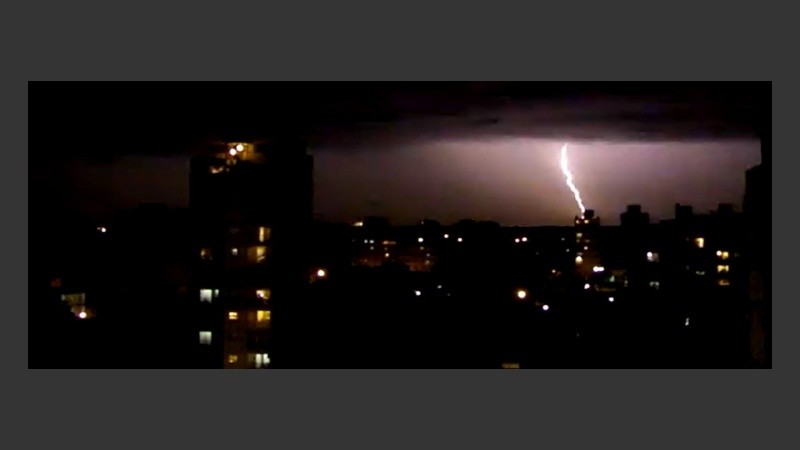 Un rayo de luz en medio de la cerrada noche. 