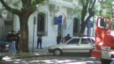 Una pelea entre reclusos habría iniciado el motín.