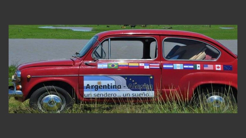 El bólido rojo en un hermoso escenario. 