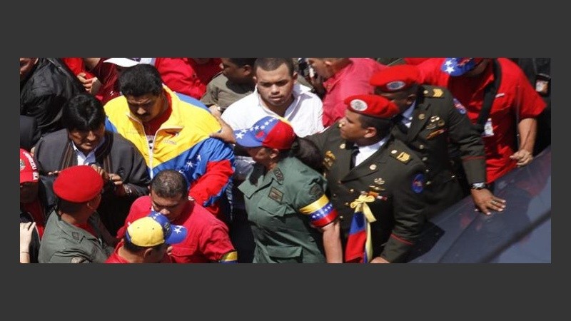 Maduro encabeza el cortejo fúnebre.