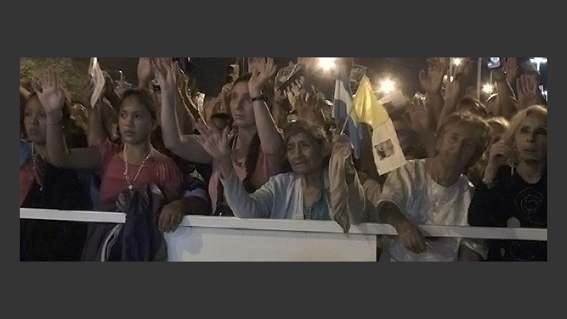 Cientos de miles de fieles se acercaron para agradecer y pedir.