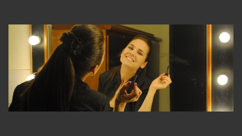 En pleno maquillaje, antes de la vuelta a la pantalla de El Tres.