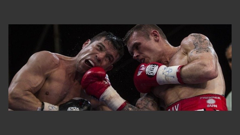 Golpe certero del retador.