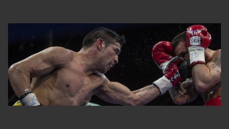 Pega Maravilla. Un golpe pleno del campeón.