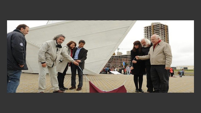 A pesar del frío, se realizó el acto de inauguración. 