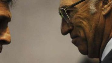 El saludo entre el Tata y Bianchi en la previa.