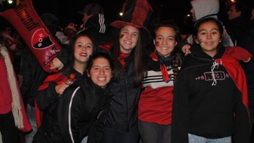 Bv. Oroño y Av. Pellegrini se vistió de rojo y negro