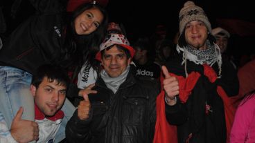 Bv. Oroño y Av. Pellegrini se vistió de rojo y negro