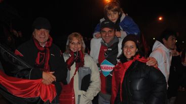 Bv. Oroño y Av. Pellegrini se vistió de rojo y negro