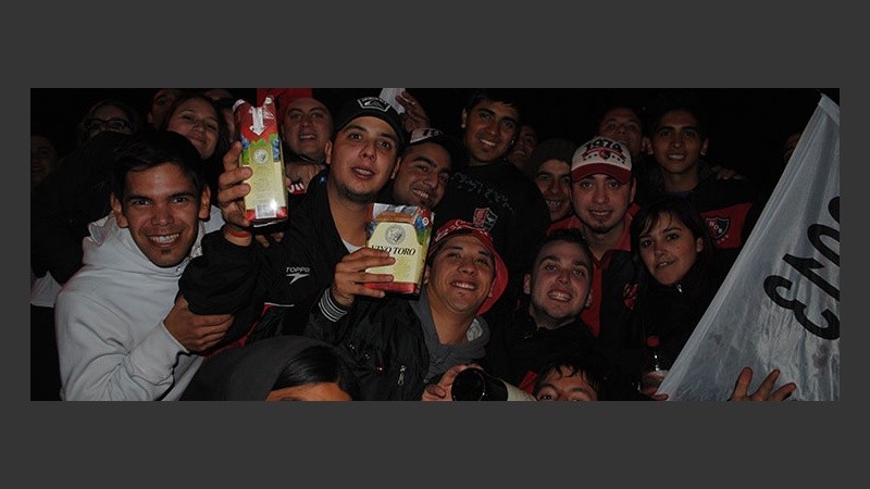 Del Coloso al Monumento con el grito de Newell's campeón.