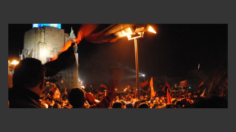 Del Coloso al Monumento con el grito de Newell's campeón.