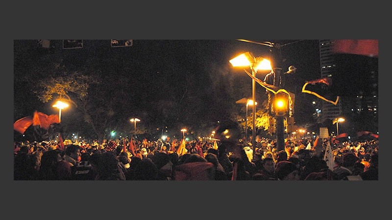 Del Coloso al Monumento con el grito de Newell's campeón.