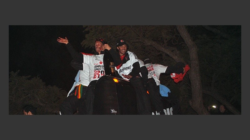 Del Coloso al Monumento con el grito de Newell's campeón.