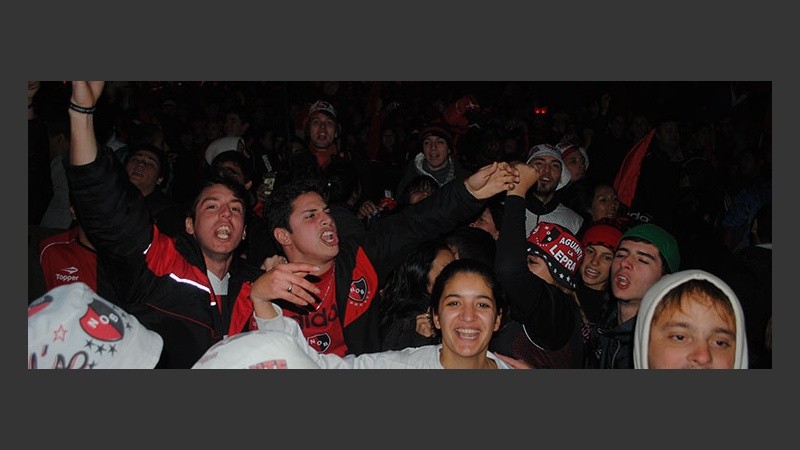 Del Coloso al Monumento con el grito de Newell's campeón.