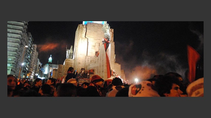 Del Coloso al Monumento con el grito de Newell's campeón.