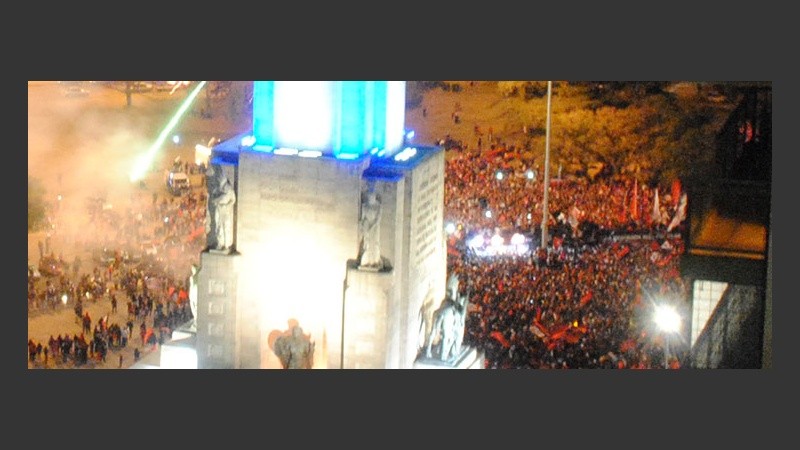 Del Coloso al Monumento con el grito de Newell's campeón.