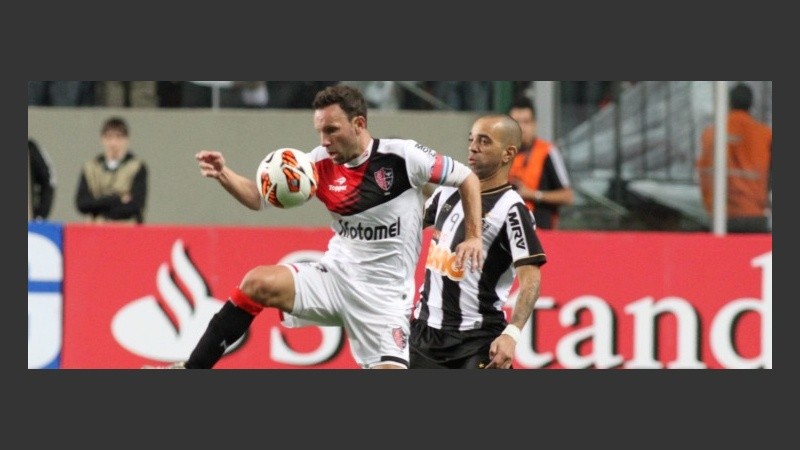 Bernardi controla la pelota. A Newell's le costó tenerla.