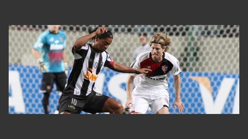 Mateo sale a la marca de Ronaldinho. El astro dio el pase gol en el primero.