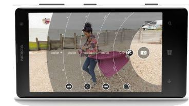 La cámara tiene flash de xenon para fotos y flash led para videos.
