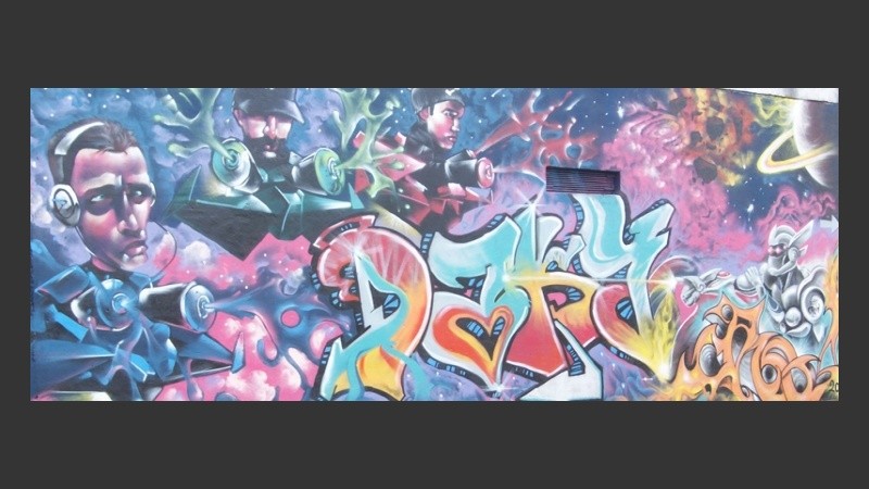 Los paredones cobran vida y color en barrio Alvear.