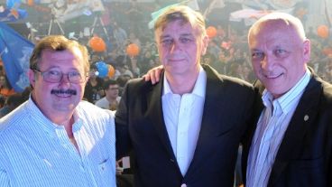 Capiello, Binner y Bonfatti compartieron el escenario y el festejo.