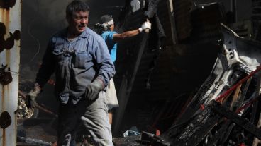 Fuego en casillas precarias.