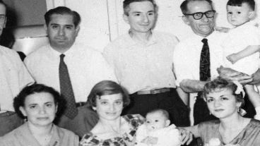 Alejandra Gurovici busca sus orígenes biológicos. Nació en Agosto de 1958.