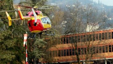 El herido fue trasladado a un hospital en helicóptero.