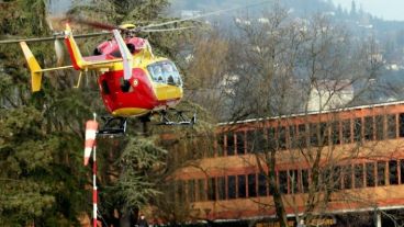 El herido fue trasladado a un hospital en helicóptero.