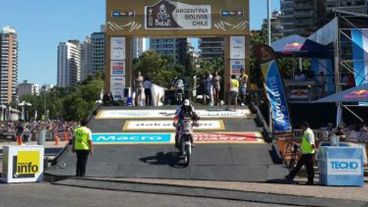 Las motos y los cuatris fueron los primeros en bajar de la rampa.