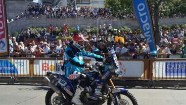 Tarde de sol y fierros: una de las motos en la partida simbólica.