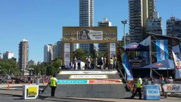 El escenario montado en el Monumento.