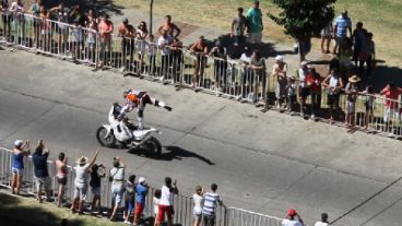 Piruetas en la costanera rosarina.