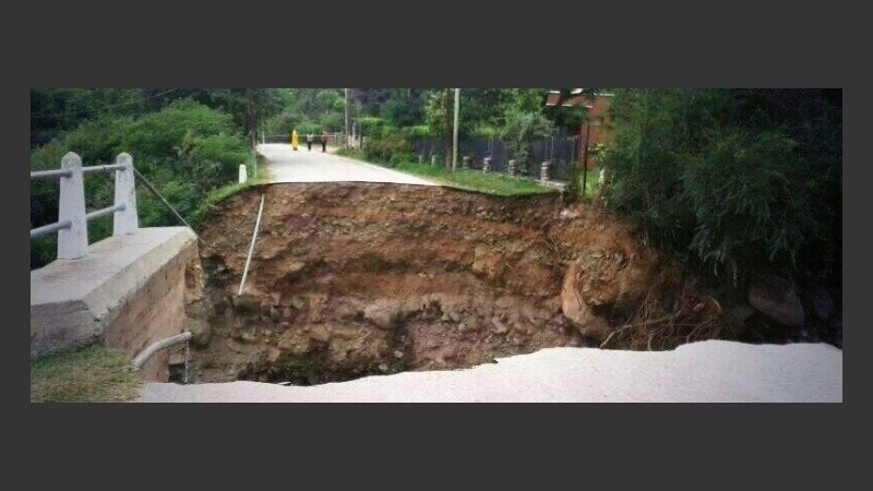 Fuerte alud provocó serios daños en la localidad de El Rodeo.