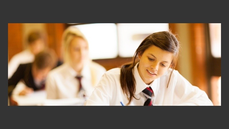 La especialización otorga el título de especialista docente de nivel superior en Educación y TIC.