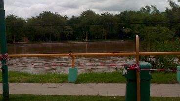 En muchas zonas de Bell Ville el agua salió de su cauce.