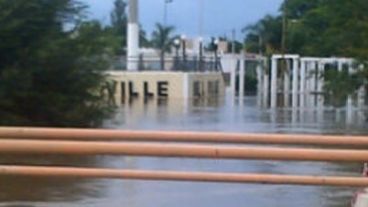 En muchas zonas de Bell Ville el agua salió de su cauce.