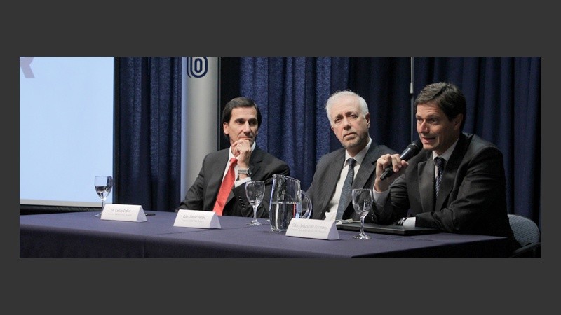 Carlos Dieder, Daniel Peppe y Sebastián Cormons presentaron el programa. 