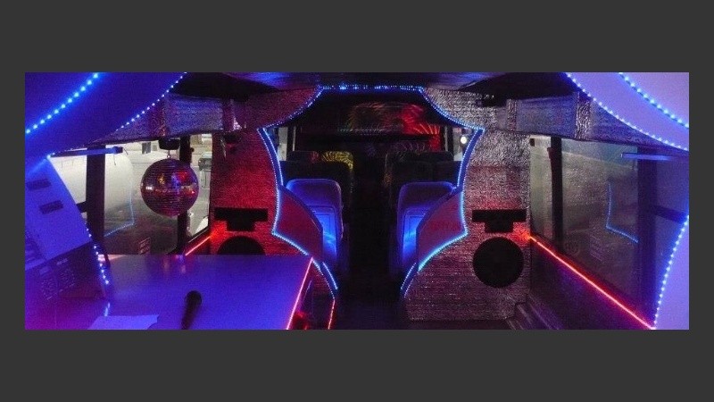 El Party Bus por fuera.