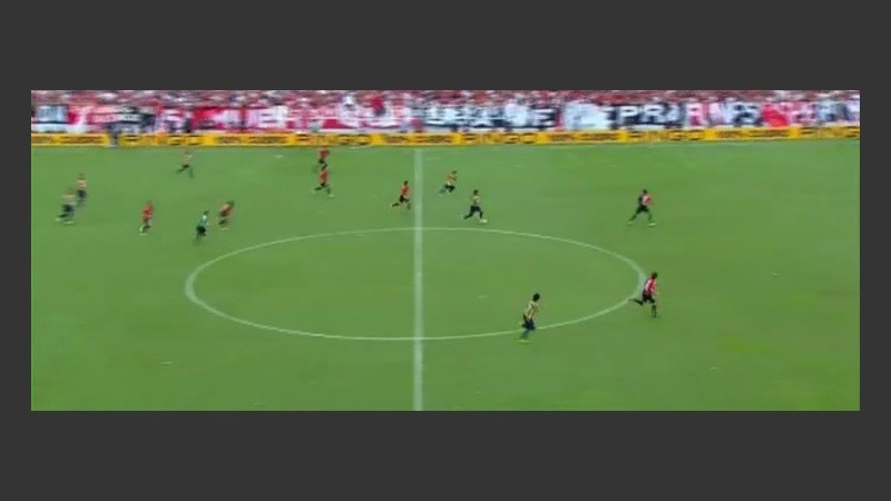 Momento previo al gol canalla. 