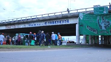 Los cortes complicaron la circulación de vehículos.
