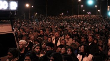 Miles participaron del acto de fe.