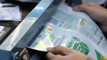 Bolsas de dormir hechas con sachets de leche.