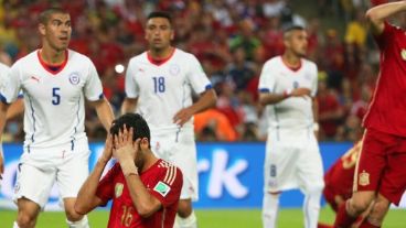 Busquets se lamenta luego de fallar un gol casi hecho.