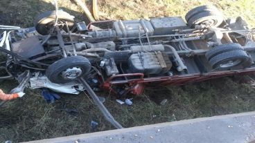 Increiblemente, el camionero resultó ileso.