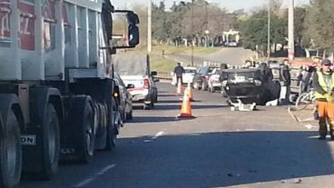 El auto, por su parte, quedó dado vuelta.