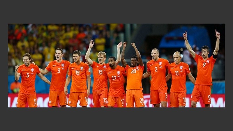 Recién después de los penales, la Naranja pudo festejar.