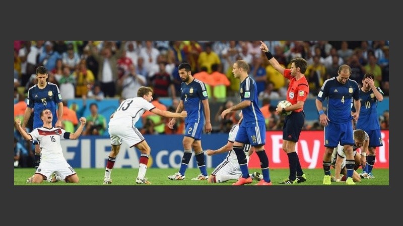 El momento en el que Rizzoli sentencia que Alemania es campeón.