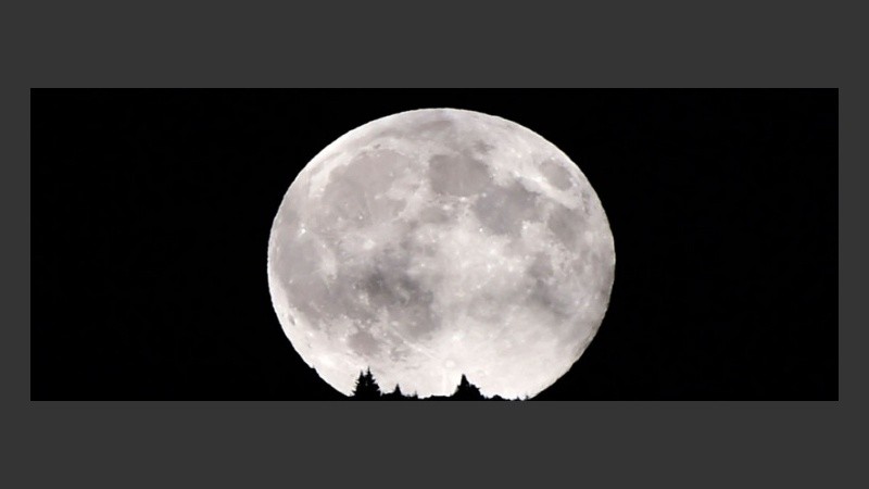 En Italia también brilló la luna.