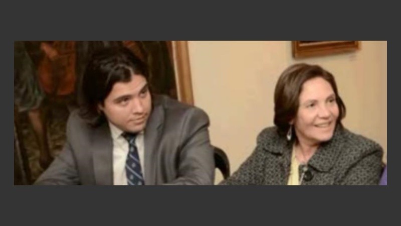 Miranda Aguiar, el funcionario amenazado, junto a la intendenta Tomei.